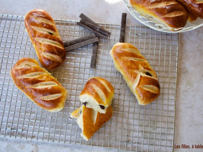 Pains au lait et chocolat au levain pour le petit déjeuner