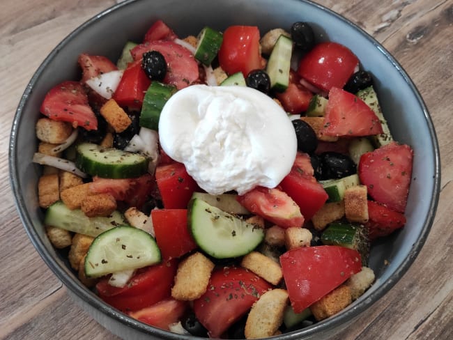 Panzanella, la salade italienne à base de pain et tomates