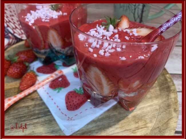 Verrines de flocons d’avoine, graine de chia et skyr pour le petit déjeuner