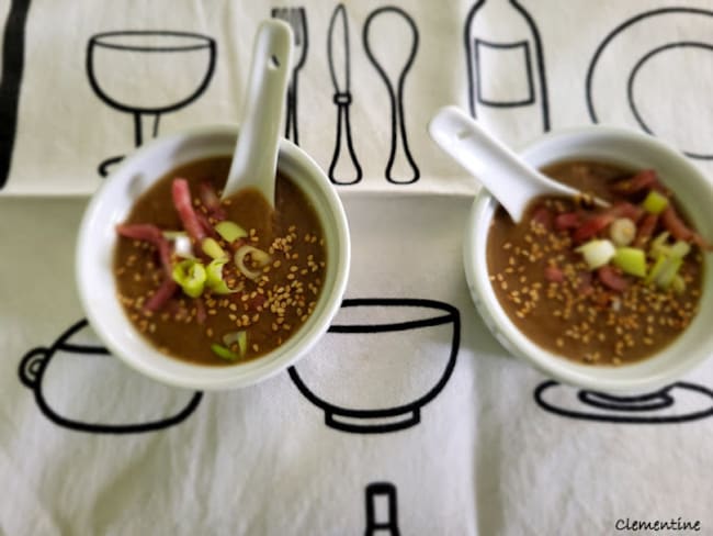 Soupe de chou pointu aux lardons en amuse-bouche