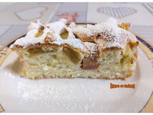 Gâteau génoise à la rhubarbe