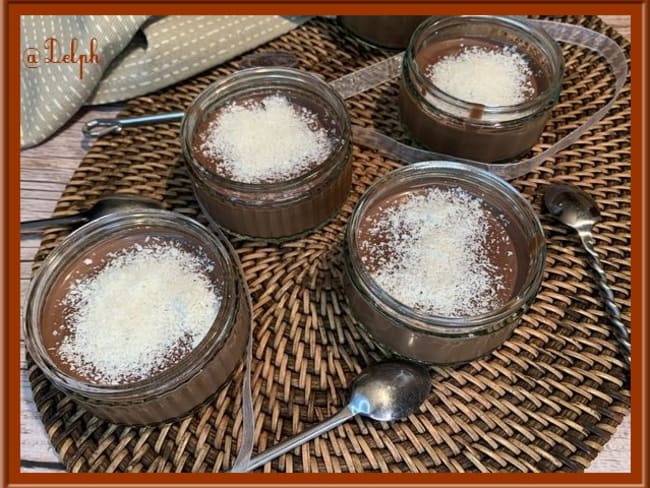 Crèmes au chocolat et à la noix de coco