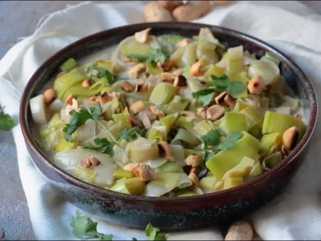 Sauté végétarien de poireaux au curry thaï