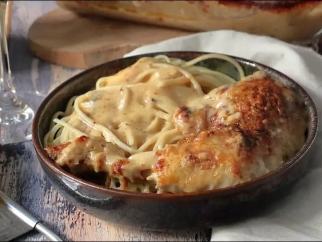 Poulet gratiné au vin jaune et gruyère râpé