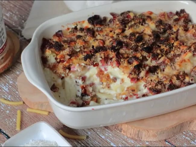 Gratin de macaroni à la béchamel selon une recette du chef Cyril Lignac