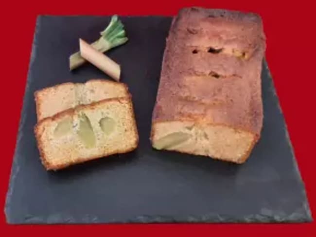 Gâteau moelleux à la rhubarbe