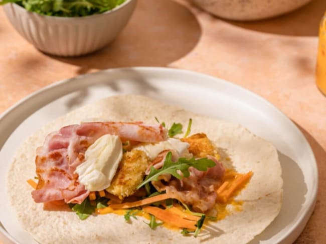 Wraps aux nuggets de poulet maison, roquette et fromage de chèvre