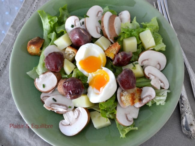 Salade de gésiers, champignons, pommes de terre et œufs mollets