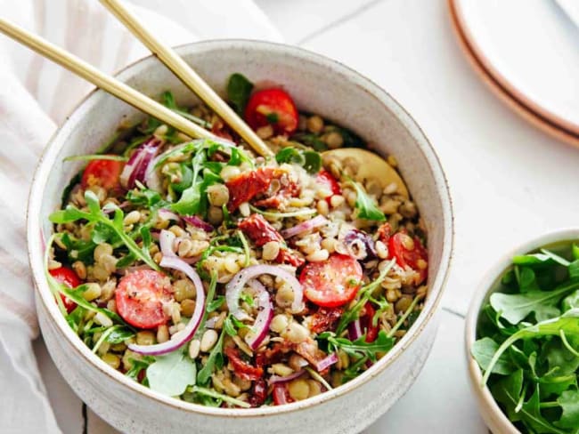 Salade de lentilles et tomates fraîches et séchées