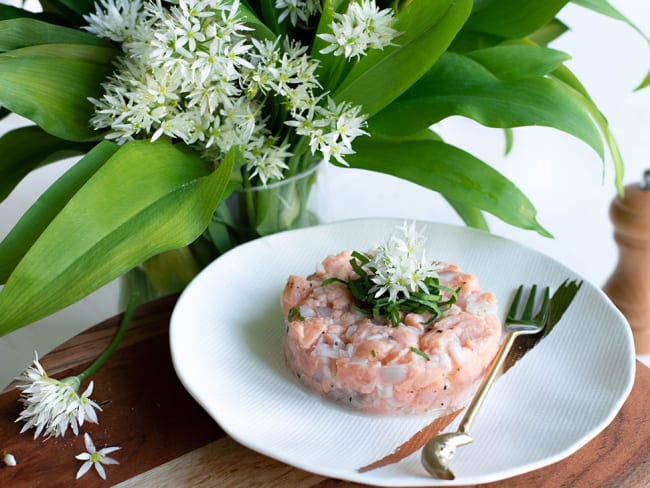 Tartare de saumon à l'ail des ours