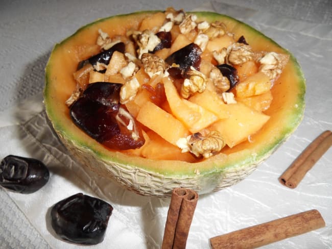 Salade de melon aux dattes Mazafati, parfumée à la cannelle