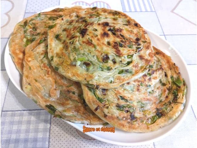 Galettes feuilletées aux oignons verts et persil