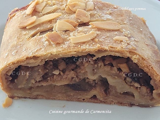 Strudel autrichien au pommes, cannelle, raisins secs et rhum