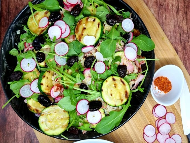 Salade composée de boulgour, courgettes grillées et radis