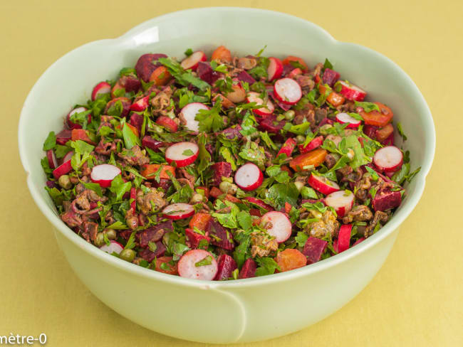 Salade de pâtes de sarrasin aux petits pois, carottes, radis et betteraves