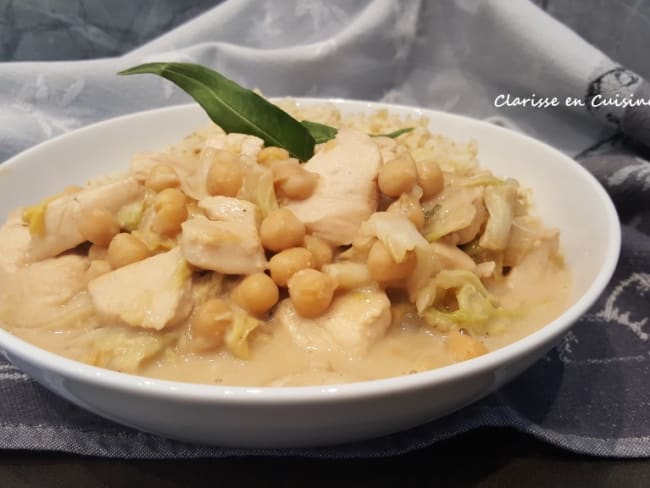 Poêlée de chou chinois, pois chiches et poulet à la sauce noix de coco