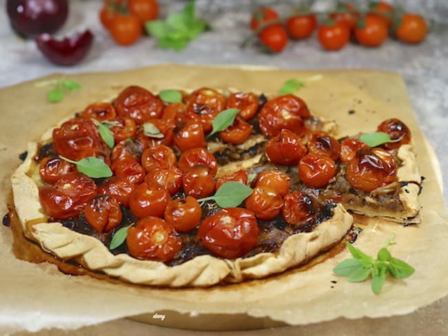 Tarte aux oignons confits tomates cerises et basilic