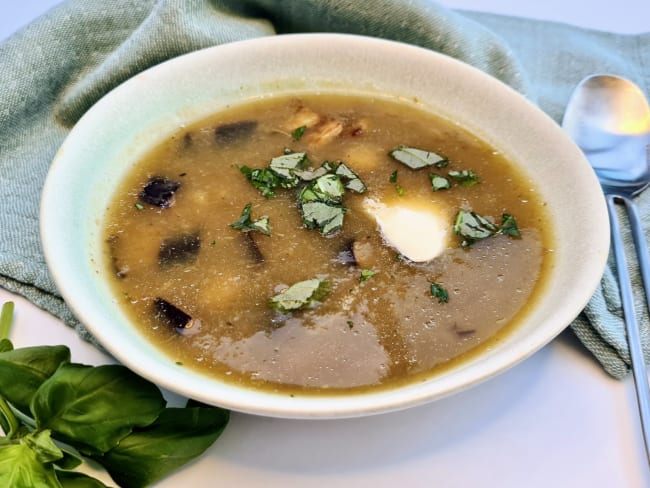 Soupe citronnée et crémeuse, à l’aubergine grillée