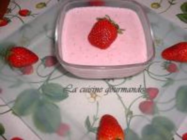 Panna Cotta aux Fraises et son Goût Subtil Vanillé