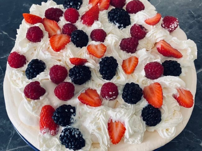 Pavlova aux fruits rouges comme en Nouvelle Zélande et en Australie