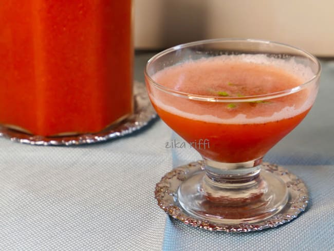 Smoothie pêches, abricots, fraises au lait de coco