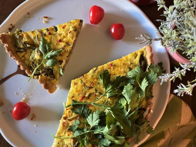 Tarte aux courgettes, fromages et herbes fraîches et de Provence