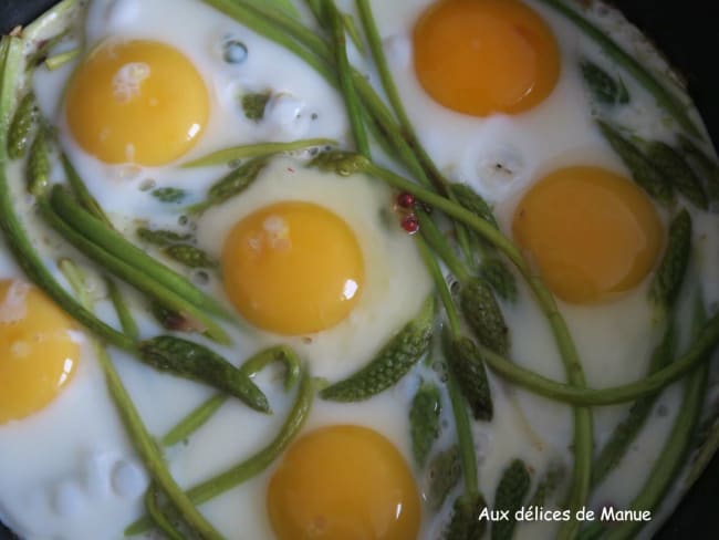 Asperges vertes aux oeufs au plat