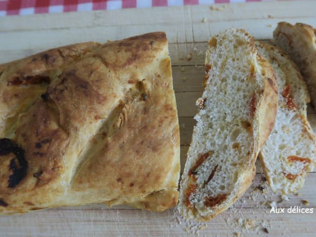 Pain à l'huile d'olive et tomates séchées