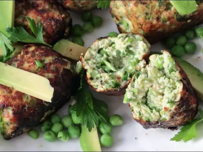 Boulettes de poulet moelleuses, coriandre et petits pois