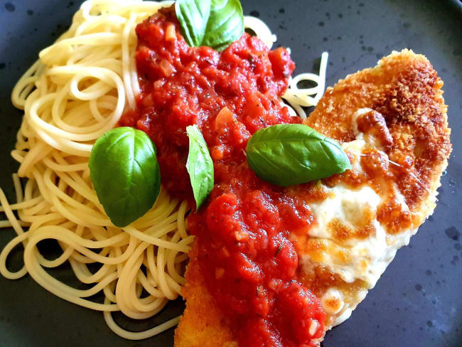 Poulet au parmesan et sauce tomate