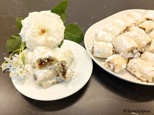 Biscuits roulés à la confiture et aux noix