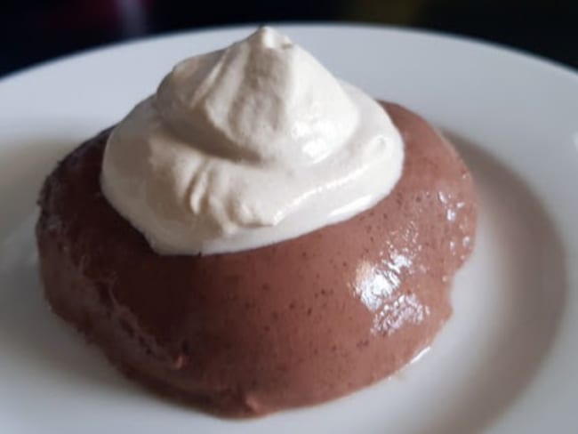 Panna cotta au chocolat noir et chantilly au café