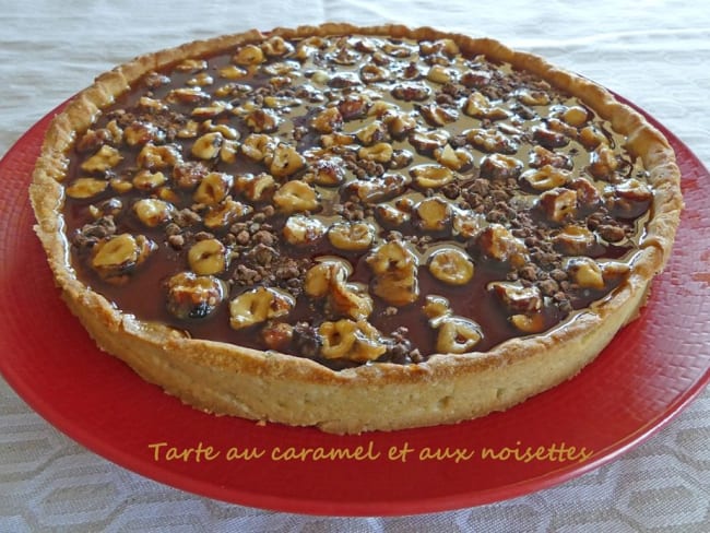 Tarte crémeux au caramel et glaçage aux noisettes