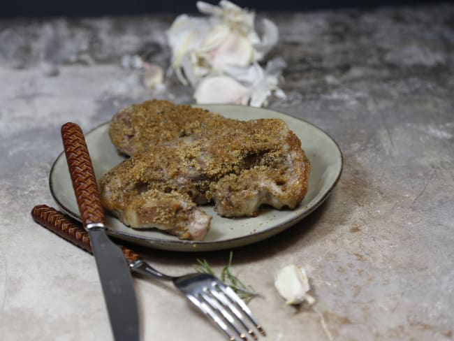 Côtes d'agneau panées à l'ail, à la poudre d'amande et au parmesan