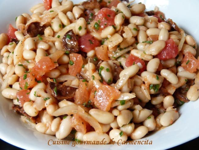 Salade de haricot blanc, tomates, chorizo, ciboulette