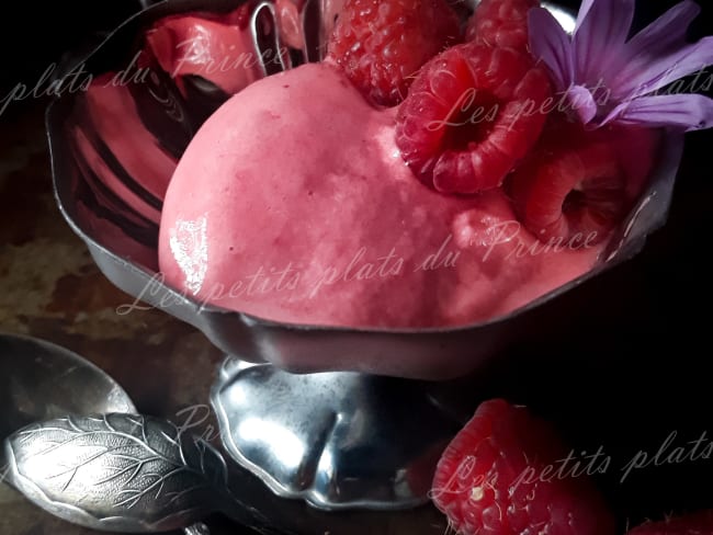 Sorbet d'été à la framboise en sorbetière