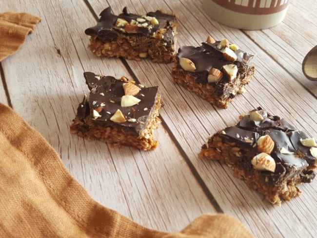 Carré avoine, pâte de cacahuètes, amandes et chocolat