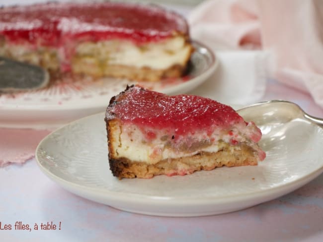 Cheesecake à la rhubarb et coulis de fraises