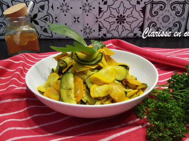 Panaché de courgettes et carottes sautées au curry