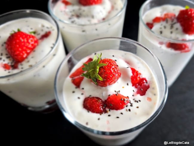 Verrines aux fraises, fromage blanc et graines de chia