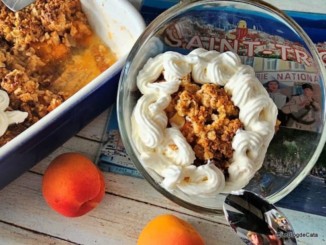 Crumble d’abricots aux amandes et au beurre de cacahuètes