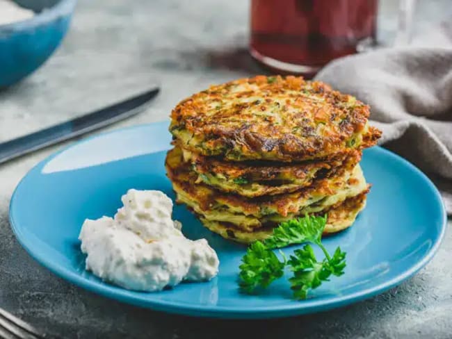 Röstis de courgette et leur sauce au parmesan