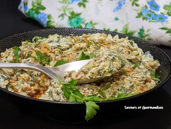 Courgettes au yaourt et noix