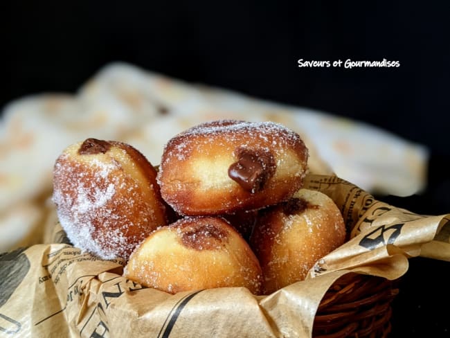 Beignets fourrés de pâte à tartiner au chocolat