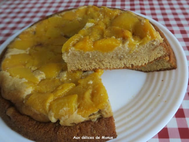 Gâteau aux pêches, amandes et lait concentré non  sucré