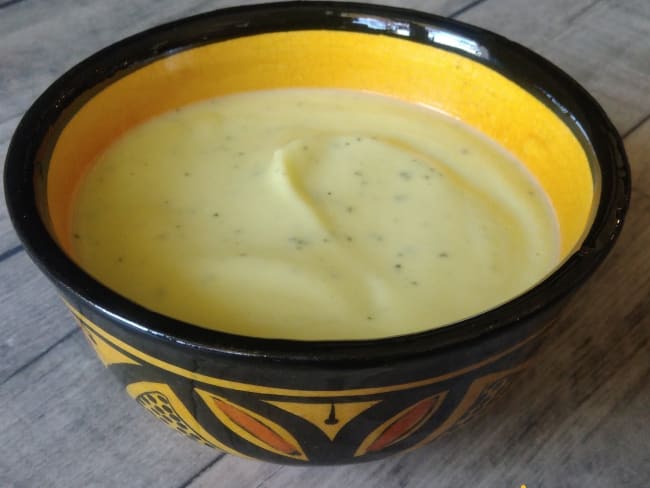 Soupe froide de courgette, fromage de chèvre frais