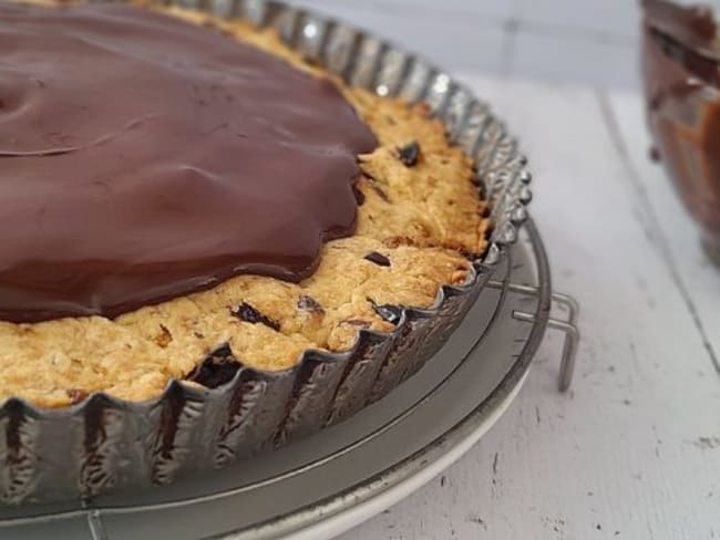 Galette sablée aux fruits secs et son glaçage chocolat noir