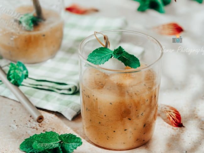 Smoothie au melon banane et menthe fraîche