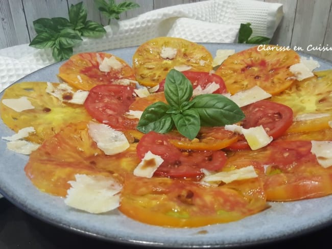 Carpaccio de tomates, basilic et parmesan