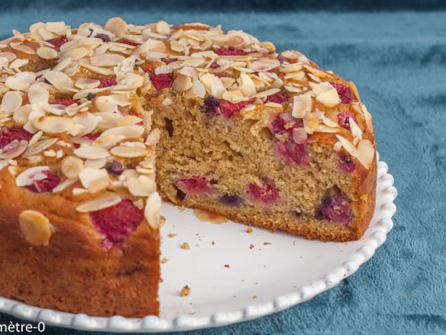 Gâteau moelleux aux framboises, à la ricotta et à la liqueur de litchi